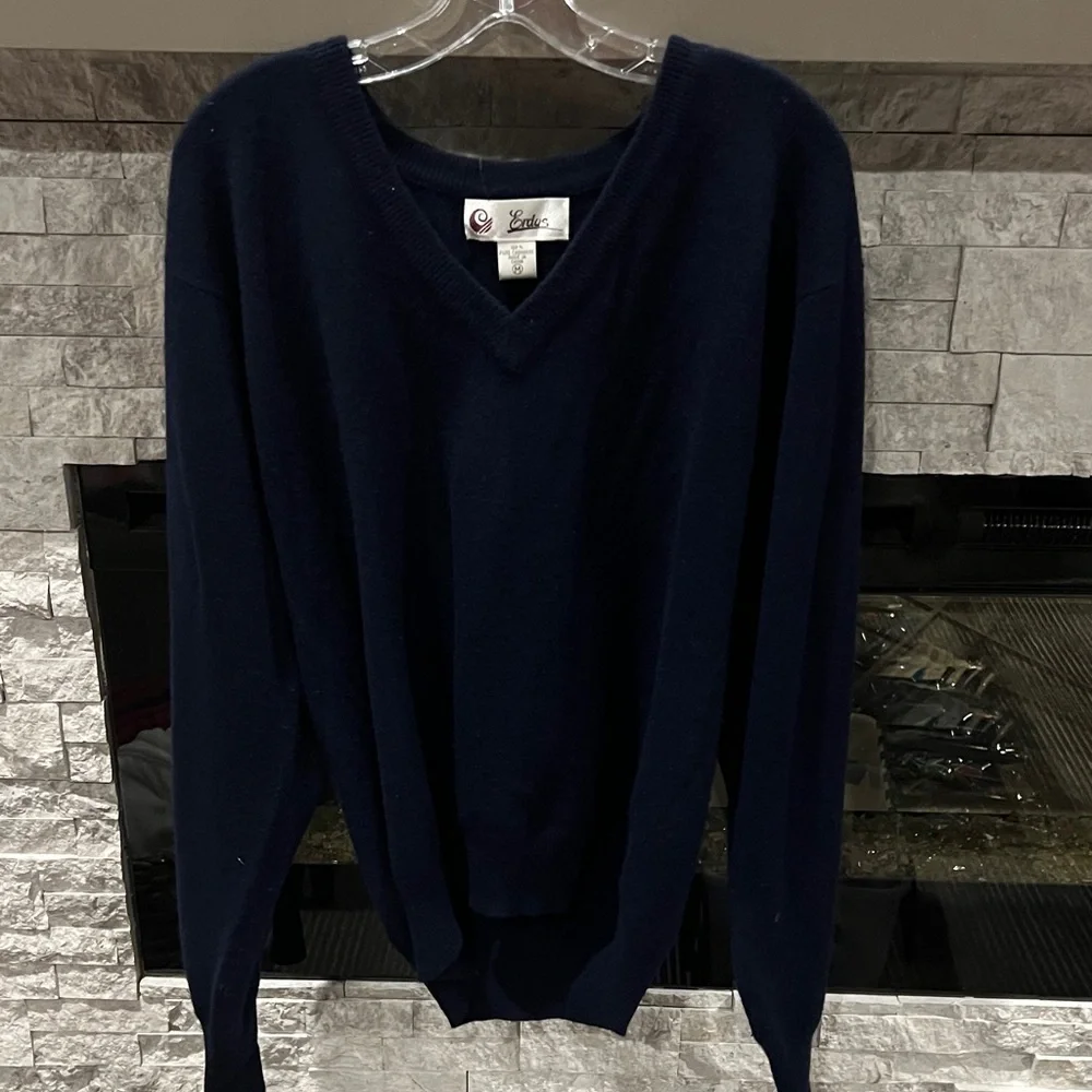 Men's Deep Blue V-Neck Cashmere Sweater size Medium